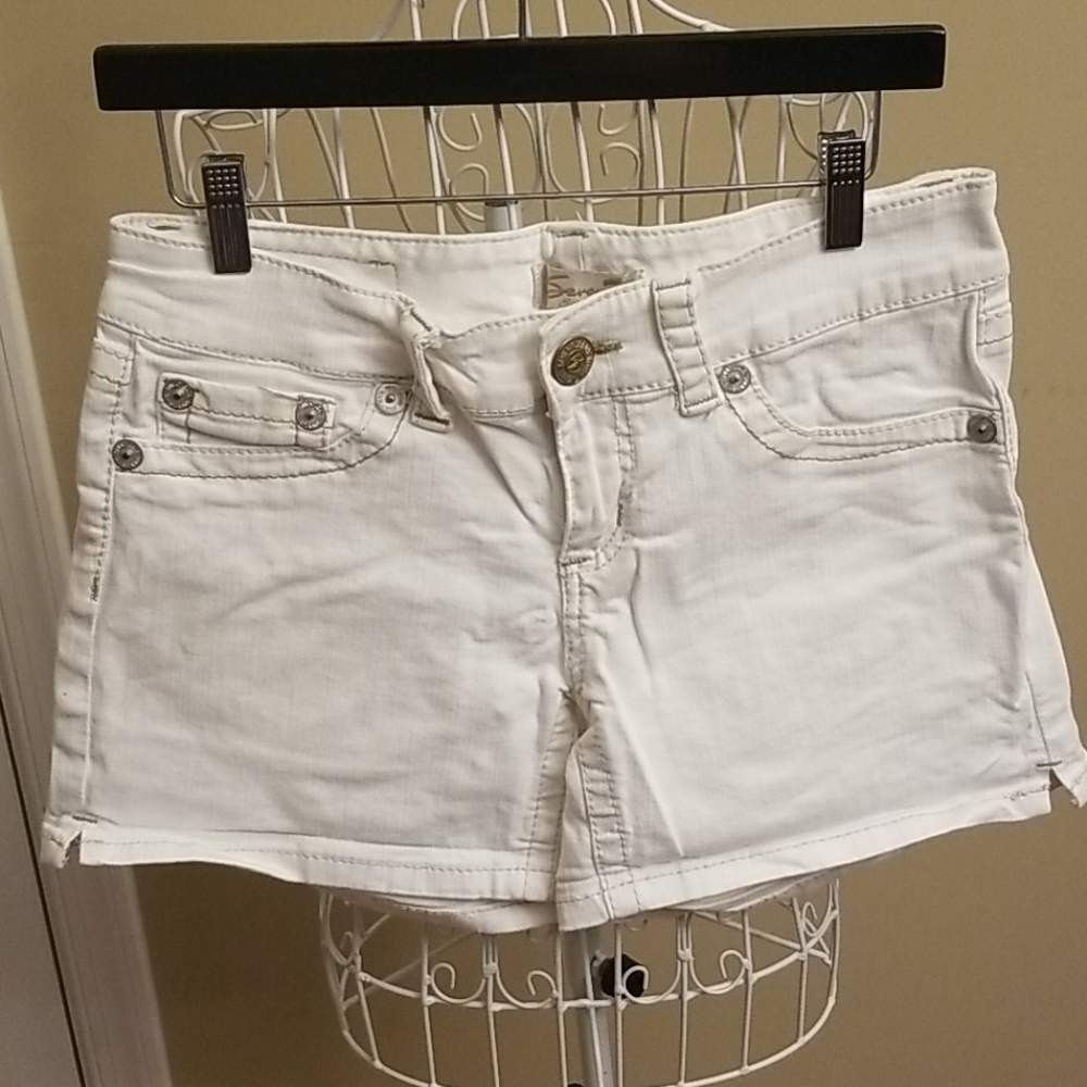 ❣Seven 7 white denim shorts